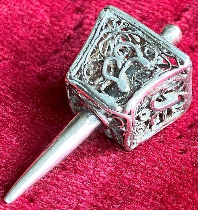 Zilveren miniatuur filigrain tolletje 18e-eeuws. - Speelgoed, Antiek en Kunst, Antiek | Goud en Zilver