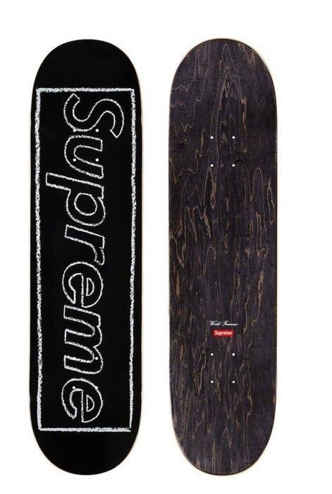 Kaws (1974) - NO RESERVE Kaws x Supreme Skateboard Chalk, Antiek en Kunst, Kunst | Designobjecten