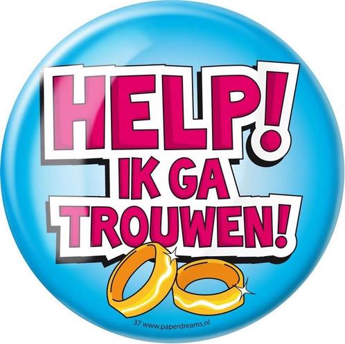 Paper Dreams - XL Button - Help! Ik ga trouwen - Doorsnee 10, Verzamelen, Speldjes, Pins en Buttons, Ophalen of Verzenden