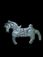 Oud-Romeins Brons, Stunning Horse Fibula  (Zonder, Antiek en Kunst