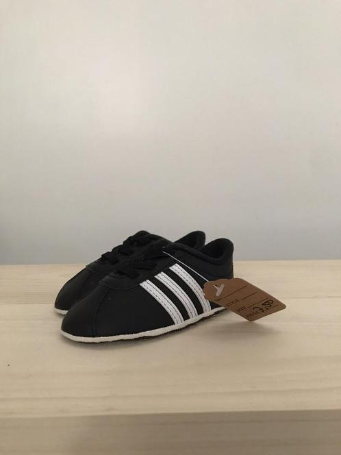 <p>Adidas Schoenen / Zwart / Maat 18</p>, Kinderen en Baby's, Kinderkleding | Schoenen en Sokken