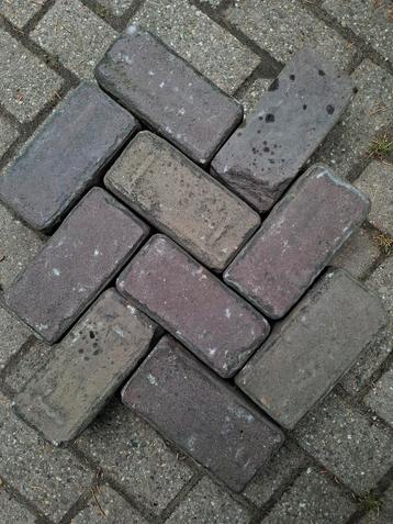 Diverse soorten gebakken/keramische bestrating beschikbaar voor biedingen