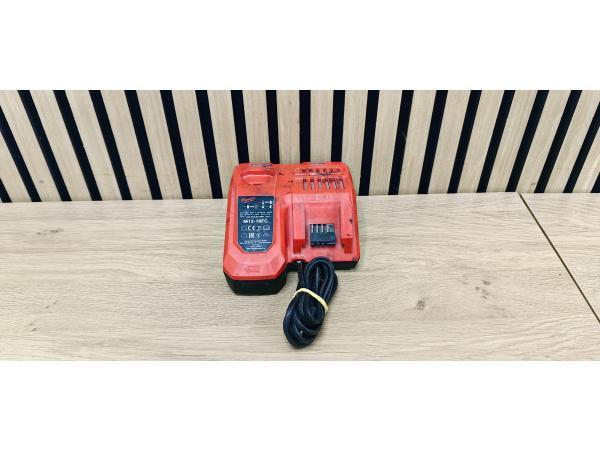 Veiling - Milwaukee M12-18FC Batterij oplader - Goede Staat, Doe-het-zelf en Verbouw, Gereedschap | Overige machines