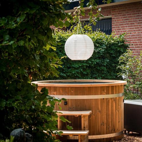 Hottubs: Houtgestookte hot tub incl. comfortabele binnenkuip, Tuin en Terras, Bubbelbaden en Hottubs, Vast, Nieuw, Afdekzeil, Filter