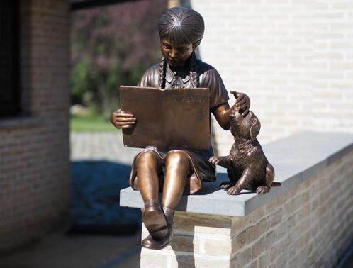 Bronzen Lezend Meisje Met Hond - Unieke Tuindecoratie, Tuin en Terras, Tuinbeelden, Nieuw, Metaal, Mensenbeeld, Verzenden