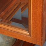 Notenhouten vitrinekast ca 1890 velours bekleed No602112, Antiek en Kunst, Antiek | Meubels | Kasten, Ophalen of Verzenden