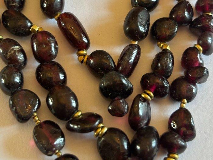 Een driejurige gepolijste granaat ketting met gouden spacers, Antiek en Kunst, Kunst | Niet-Westerse kunst