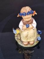 Goebel, Hummel - Beeldje - Mädchen mit Blumenkranz -