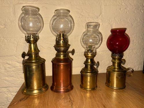 Olielamp (4) - Pigeon - tafellamp - petroleumlamp - olielamp, Antiek en Kunst, Curiosa en Brocante