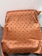 Fiori di Rame: Elegantie Jacquard in Gouden Satijn -