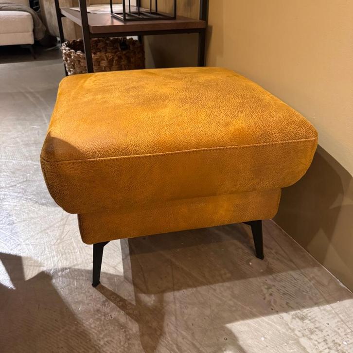 Hocker Tusari - in gold - Pronto Wonen, Huis en Inrichting, Banken | Voetenbanken en Poefen, Nieuw, Stof, Ophalen of Verzenden