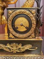 Figurale pendule - Brons - 1800-1850
