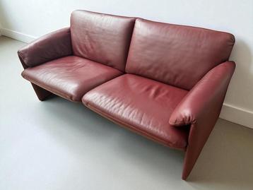 Leolux Bora Bora 2-zits designbank – bordeauxrood leder beschikbaar voor biedingen