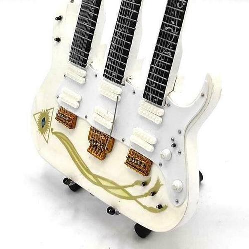 Miniatuur Ibanez JEM Triple Neck gitaar met gratis standaard, Verzamelen, Muziek, Artiesten en Beroemdheden, Pop, Beeldje of Miniatuur