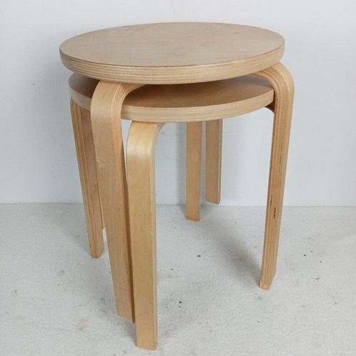 IKEA - Kruk (2) - Frosta - Multiplex berk - Twee stapelbaar, Antiek en Kunst, Antiek | Meubels | Stoelen en Banken