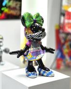 Patryk Konrad - Minnie Mouse Pop Art Sculpture: Holographic