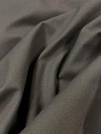 Weefsel met een dichte en regelmatige structuur, sterk en