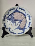 Bord - Aardewerk - Qing-dynastie bord gesigneerd, Antiek en Kunst