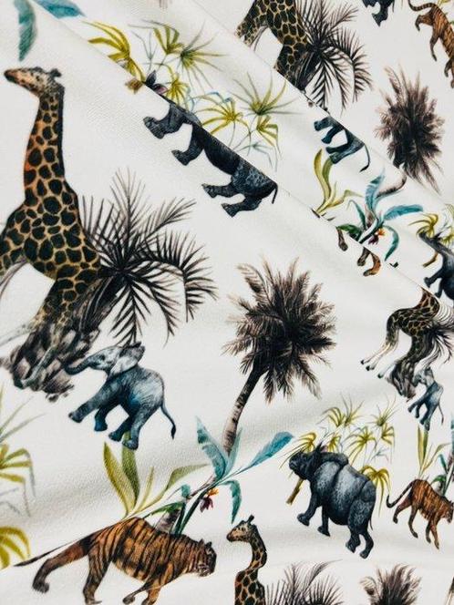 Avontuur in de Savanne: Een Kostbaar Fluweel met Exotische, Antiek en Kunst, Antiek | Kleden en Textiel