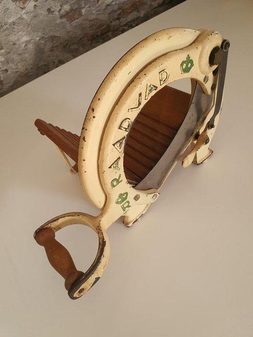 Raadvad - Broodsnijmachine - 294 - Hout, Staal, Antiek en Kunst, Antiek | Wandborden en Tegels