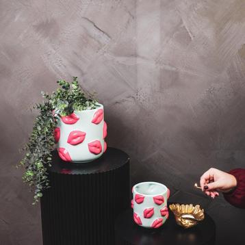 Unieke gekleurde design potten en vazen - Kleurrijk en hip beschikbaar voor biedingen