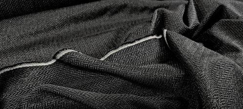 t Fendi Casa Tessuto Nettuno mini chevron nero by Luxury, Antiek en Kunst, Antiek | Kleden en Textiel