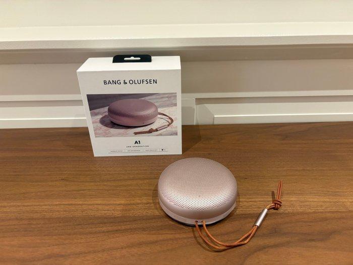 Bang & Olufsen - Beosound A1 2nd Gen Pink Luidspreker, Audio, Tv en Foto, Stereo-sets