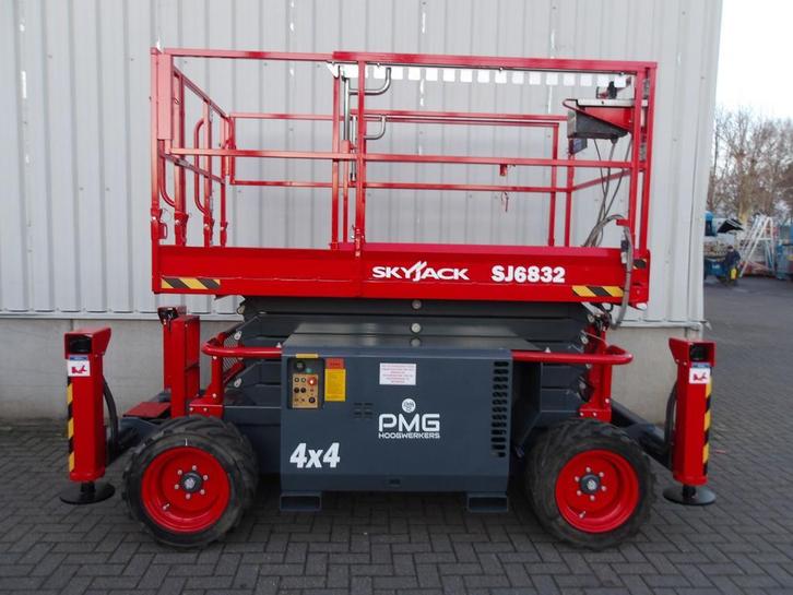 Schaarhoogwerker 4x4 SkyJack SJ6832RT , 2018 , 12m , gekeurd, Zakelijke goederen, Machines en Bouw | Industrie en Techniek