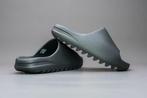 adidas Yeezy Slide Onyx -maat 43, Kleding | Heren, Schoenen, Verzenden, Nieuw