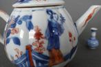 Kangxi (1662-1722) - Theepot - Twee personen die een bloemen, Antiek en Kunst