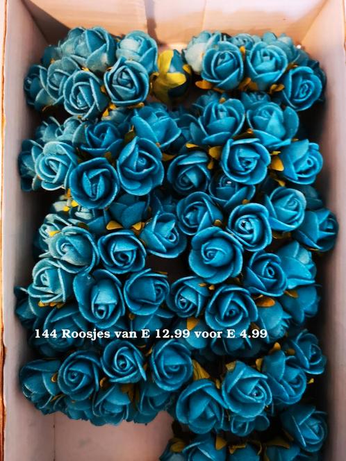Actie mini foam roos 2 cm. blauw azuro/ doos144 van e 12.99, Huis en Inrichting, Woonaccessoires | Kunstplanten en Kunstbloemen