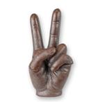 Gietijzeren sculptuur van een v-teken hand - roest look, Verzenden