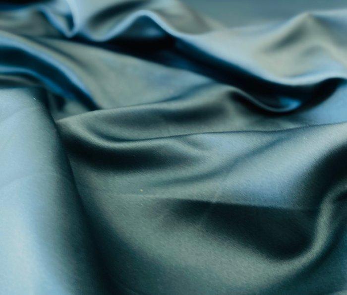 ARMANI - Alta Moda! Prachtig en elegant zwaar satijn van, Antiek en Kunst, Antiek | Kleden en Textiel