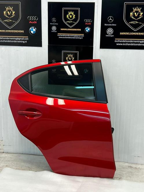 Mazda 2 portier 4 deur rechts achter deur bj.2016 kleur rood, Auto-onderdelen, Carrosserie en Plaatwerk, Gebruikt, Mazda, Achter