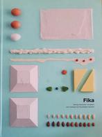 FIKA : DERTIG KLASSIEKE RECEPTEN VAN KOEKJES TOT FEESTELIJKE, Verzenden, Zo goed als nieuw, JOSEFINE HALLBERG