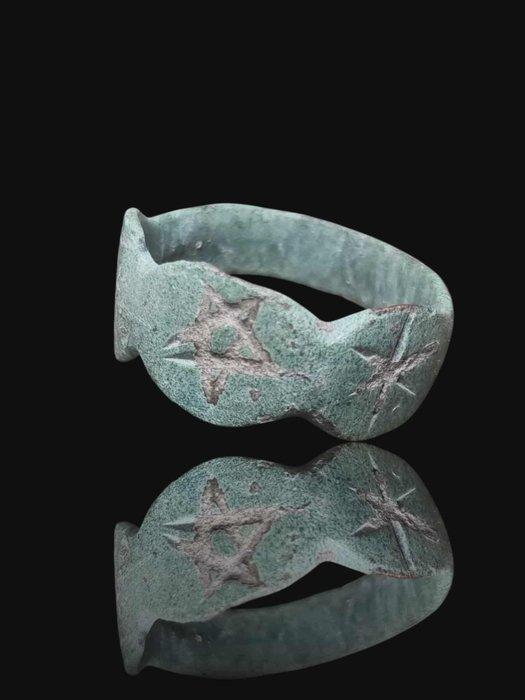 Middeleeuws Stunning Bronze Triple Bezel Pentagram Seal Ring, Sieraden, Tassen en Uiterlijk, Antieke sieraden