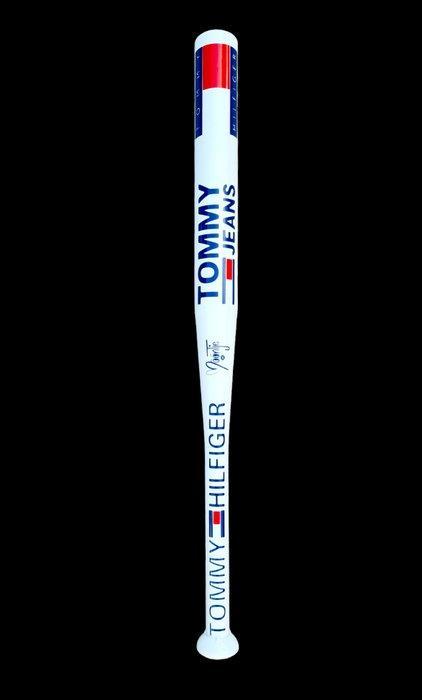 Moontje - Tommy Hilfiger Baseball Bat White edition., Antiek en Kunst, Kunst | Schilderijen | Modern