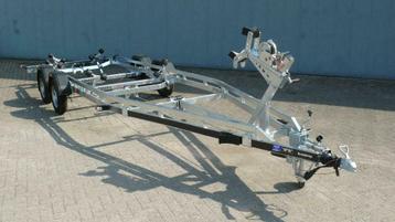 ACTIE Brenderup boottrailer tandemas rollen 754cm 2000/2500k beschikbaar voor biedingen