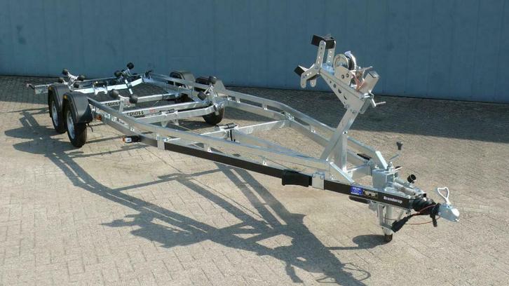 ACTIE Brenderup boottrailer tandemas rollen 754cm 2000/2500k, Watersport en Boten, Boottrailers, 1500 tot 3000 kg, 6 tot 9 meter
