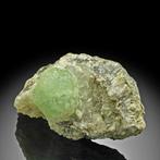 Groene prehnietkristallen met calciet Kristalen - Hoogte: 10