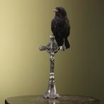 Kraai op Kruis Taxidermie Opgezette Dieren By Max, Ophalen of Verzenden, Nieuw, Vogel, Opgezet dier