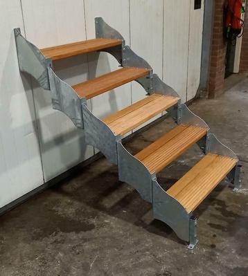 Trappen op maat, uit voorraad geleverd! beschikbaar voor biedingen