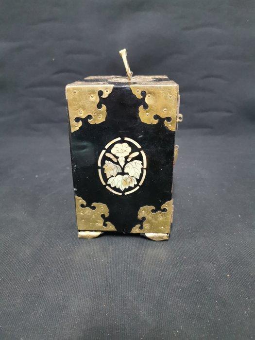 Portagioie con 3 cassetti in legno e ottone - Sieradendoosje, Antiek en Kunst, Curiosa en Brocante