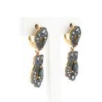 Gouden / zilveren oorhangers met saffier en diamant | Ca...., Sieraden, Tassen en Uiterlijk, Gebruikt, Overige kleuren, Ophalen of Verzenden