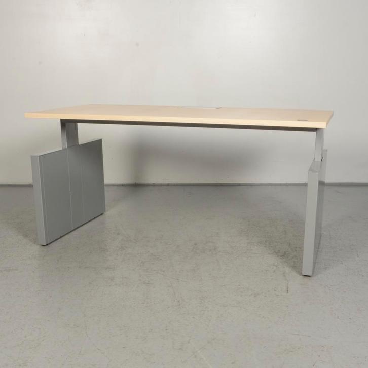 Elektrisch bureau Solidesk -, Huis en Inrichting, Bureaus, Ophalen of Verzenden