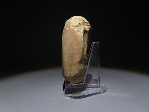 Europa Vuursteen vuursteen werktuig. 9,3 cm hoog., Antiek en Kunst, Antiek | Overige Antiek