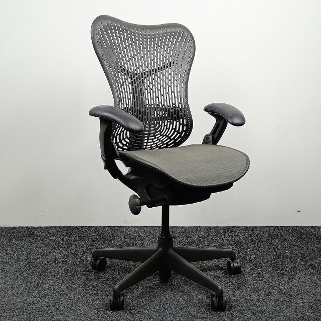 Bureaustoel Herman Miller Mirra - Zwart, Huis en Inrichting, Bureaustoelen, Bureaustoel, Zwart, Gebruikt, Ergonomisch, Ophalen of Verzenden