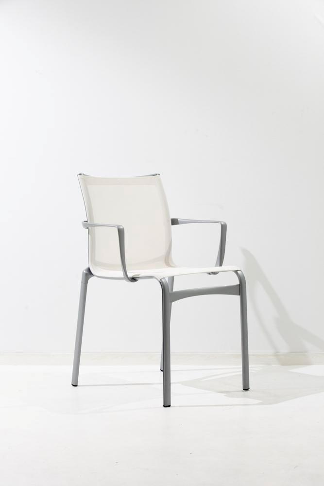 Alias Highframe 40 met armleuningen showroommodel, Zakelijke goederen, Kantoor en Winkelinrichting | Kantoormeubilair en Inrichting