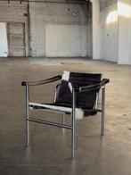 Cassina LC1 Fauteuil | Le Corbusier (NIEUWSTAAT), Huis en Inrichting, Minder dan 75 cm, Ophalen of Verzenden, Zo goed als nieuw