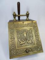 Kolenkit of houtbak met pauwen - Kist - IJzer en messing